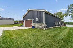 1300 E Choctaw Dr, London, OH 43140 - Photo 36