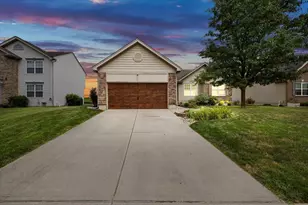 1845 Hunters Ridge Dr, Troy, OH 45373 - Photo 1