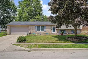 844 Sunset Dr, Englewood, OH 45322 - Photo 2