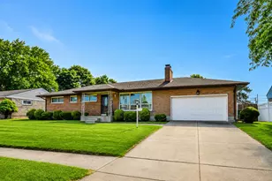 4428 Phoenix Dr, Springfield, OH 45503 - Photo 2
