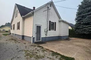 946 E Spring St, Saint Marys, OH 45885 - Photo 2