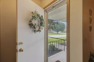 1045 Bradford Dr, Springfield, OH 45503 - Photo 2