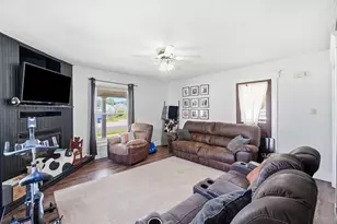 102 W Pike St, Christiansburg, OH 45389 - Photo 18
