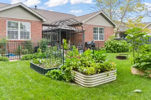 2490 Meadowpoint Dr, Troy, OH 45373 - Photo 4