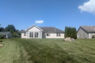1455 Edinburgh Dr, Troy, OH 45373 - Photo 6