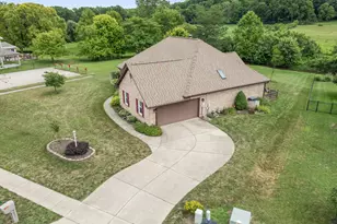7847 Kings Ridge Cir, Fairborn, OH 45324 - Photo 4