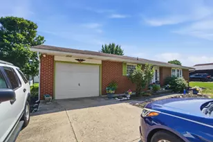 821 N Circle Dr, Wapakoneta, OH 45895 - Photo 2