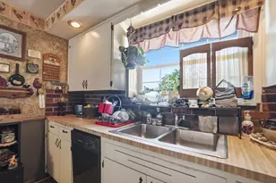 821 N Circle Dr, Wapakoneta, OH 45895 - Photo 14
