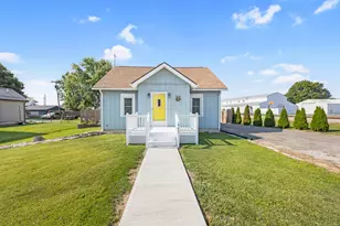 405 E Pike St, Jackson Center, OH 45334 - Photo 4