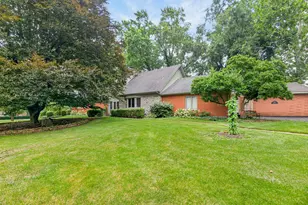 860 Lincolnshire Dr, Troy, OH 45373 - Photo 2