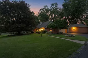 860 Lincolnshire Dr, Troy, OH 45373 - Photo 1