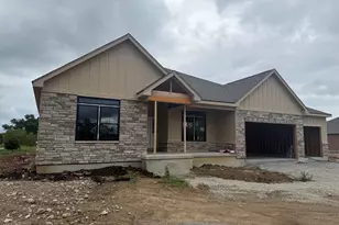 1270 Halifax Dr, Troy, OH 45373 - Photo 2