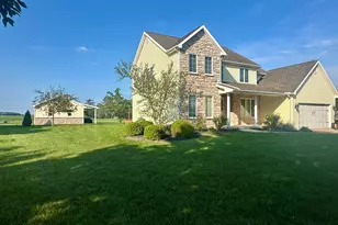 1614 Springfield Ave, Wapakoneta, OH 45895 - Photo 2