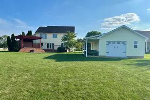 1614 Springfield Ave, Wapakoneta, OH 45895 - Photo 4