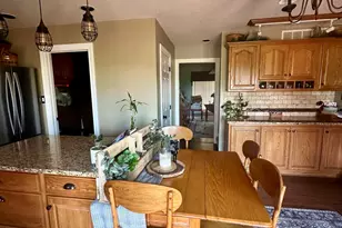 1614 Springfield Ave, Wapakoneta, OH 45895 - Photo 12