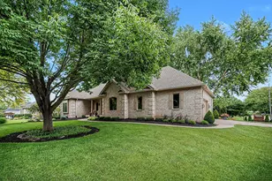 145 Countryside Dr, Troy, OH 45373 - Photo 2