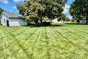 917 Aster Dr, Wapakoneta, OH 45895 - Photo 8