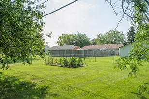 811 W Benton St, Wapakoneta, OH 45895 - Photo 54