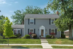 811 W Benton St, Wapakoneta, OH 45895 - Photo 2