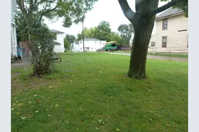 327 N Yellow Springs Street, Springfield, OH 45504 - Photo 2