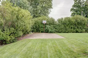 327 S Chippewa Dr, Greenville, OH 45331 - Photo 6