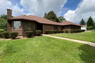 310 Woodview Dr, Bellefontaine, OH 43311 - Photo 1