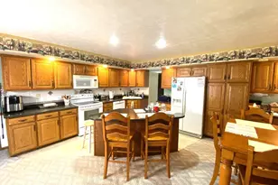 310 Woodview Dr, Bellefontaine, OH 43311 - Photo 6