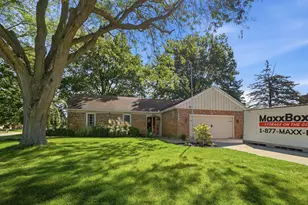 924 Aster Dr, Wapakoneta, OH 45895 - Photo 2