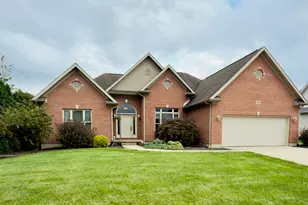 2550 Meadowpoint Dr, Troy, OH 45373 - Photo 2