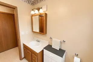 218 Harrison St, Kenton, OH 43326 - Photo 8