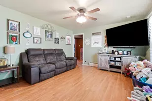 303 Washington St, Wapakoneta, OH 45895 - Photo 6