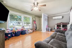 303 Washington St, Wapakoneta, OH 45895 - Photo 8
