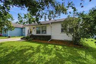 303 Washington St, Wapakoneta, OH 45895 - Photo 2