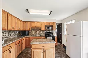 549 Forrest Ln, Troy, OH 45373 - Photo 4