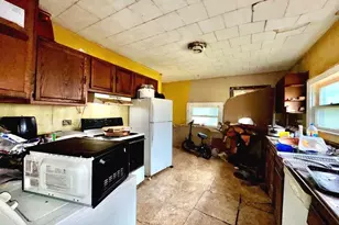 328 N Race St, Springfield, OH 45504 - Photo 2