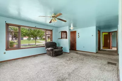 212 E Auburn Avenue, Bellefontaine, OH 43311 - Photo 10
