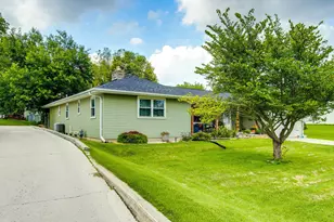 6 E Silver St, Wapakoneta, OH 45895 - Photo 4