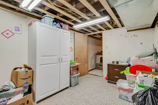 6 E Silver St, Wapakoneta, OH 45895 - Photo 38