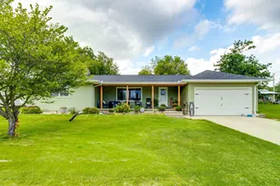 6 E Silver St, Wapakoneta, OH 45895 - Photo 2