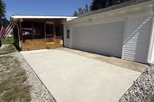 200 Chandler Ave, London, OH 43140 - Photo 1