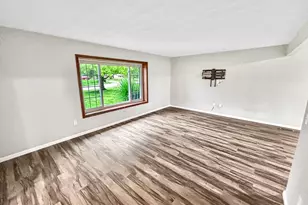 6800 Curtwood Dr, Tipp City, OH 45371 - Photo 8