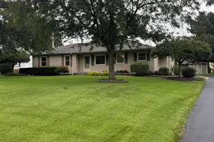 808 Kelley Dr, Wapakoneta, OH 45895 - Photo 2