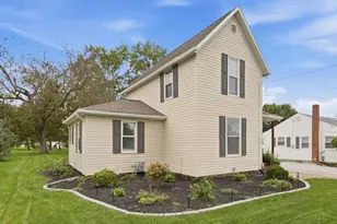 605 Dearbaugh Ave, Wapakoneta, OH 45895 - Photo 2