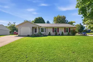 1817 Marinette Dr, Springfield, OH 45503 - Photo 1