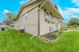549 Locust Ln, Troy, OH 45373 - Photo 4