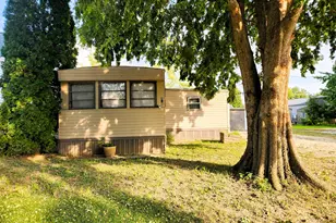 218 Villa Nova Blvd, Saint Marys, OH 45885 - Photo 2