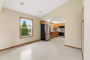 923 Sunrise Dr, Wapakoneta, OH 45895 - Photo 10