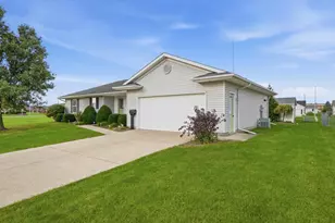 923 Sunrise Dr, Wapakoneta, OH 45895 - Photo 4