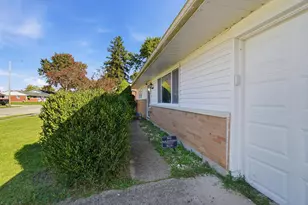 321 Mumford Dr, Troy, OH 45373 - Photo 4
