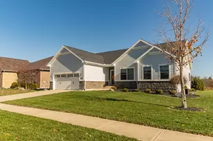 1018 Hunter's Ridge Dr, Tipp City, OH 45371 - Photo 1